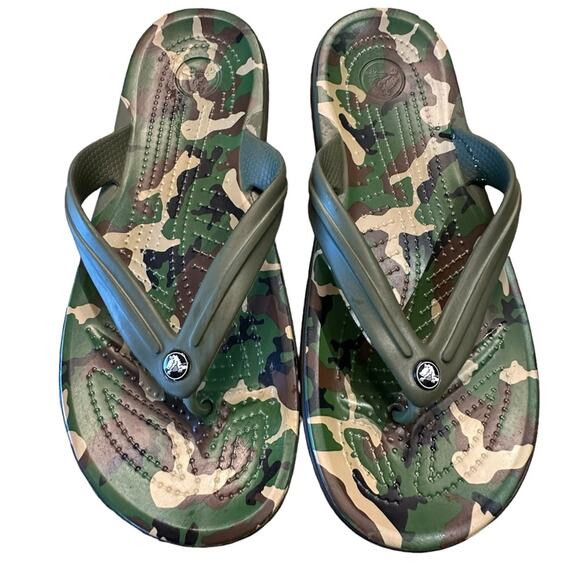 Crocs Mens Shoes Size 8 / Women’s Size 10 Olive and Camo Print Flip Flop Sandals - Picture 1 of 7